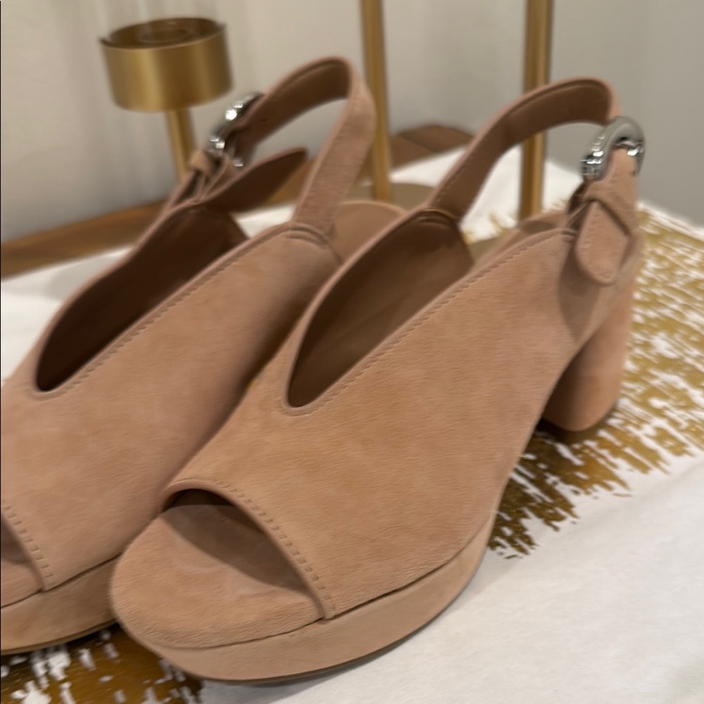 Aerosoles Elegant Tan Slingback Heels